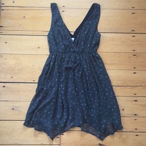 Sleeveless “stand together” mini dress!